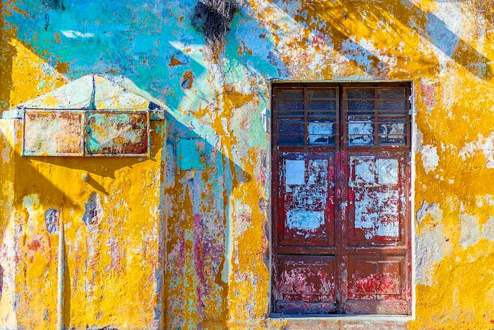 the best way to spray paint windows